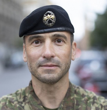 Eiropas Parlamenta deputāts Mārtiņš Staķis ir zemessargs un arī regulāri piedalās militārajās mācībās.