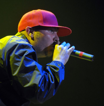 Amerikāņu grupas "Limp Bizkit" vokālists Freds Dērsts. 