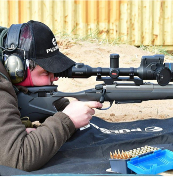 Lai arī medībās termālo tēmēkli Mārtiņš nelieto, to ir interesanti izmēģināt šautuvē.