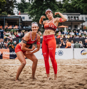 Tīna Graudiņa (pa kreisi) un Anastasija Samoilova.