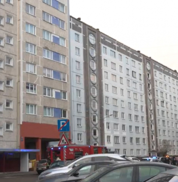 Ugunsgrēkā daudzdzīvokļu namā Pļavniekos iet bojā divi cilvēki.