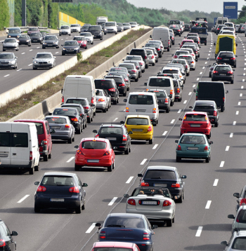 Arī automašīnu pasaulē ir savi visīstākie ilgdzīvotāji, kas jau ilgus gadus paliek pārdošanā un apgrozībā.