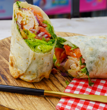 Rīspapīra rullīši ar vistas gaļu.