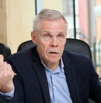 Gints Apals: "Cik tālu nākotni latviešu tautai un valodai Krišjānis Valdemārs redzēja? Rakstītās publikācijās viņš minēja simts vai divsimt gadu. Atis Kronvalds pretstatā teica, ka tauta ir mūžīga."