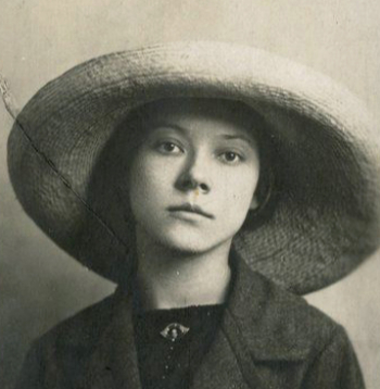 Asja Lācis. Fotoattēls uzņemts pirms 1914. gada.