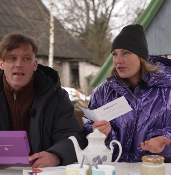 Edgars ir ieradies pie Magones, lai abi kopīgi veiktu DNS pārbaudi.