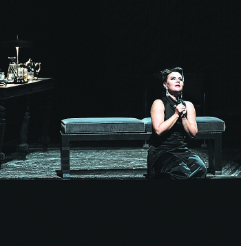 Skats no Džakomo Pučīni operas "Toska" iestudējuma Grieķijas Nacionālajā operā.