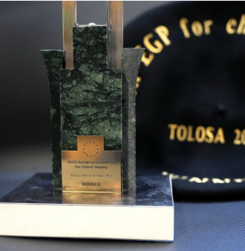 Jauniešu kora "Kamēr..." izcīnītā prestižā Eiropas koru "Grand Prix" trofeja.