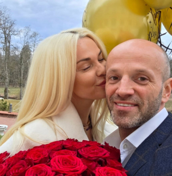 Ekrānuzņēmums no Samantas Tīnas "Facebook" profila. Kopā ar vīru Artūru.