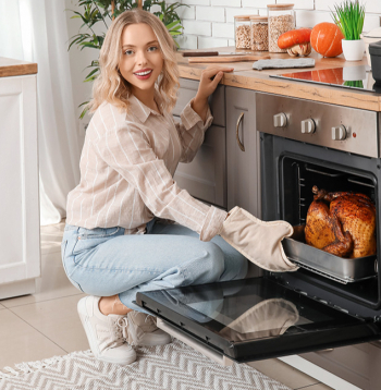 Cepeškrāsnī var gatavot dažādus ēdienus.