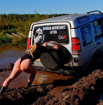 Iepazīšanās šova "Mīlestība bezceļos" publicitātes foto.