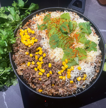 Meksikāņu panna ar rīsiem un brieža gaļu.