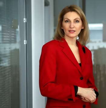 Ilze Stobova: "Cilvēki pamet darbu izglītības jomā ne tāpēc, ka nepatiktu strādāt skolā, bet tāpēc, ka nespēj ieguldīt savu laiku, lai apkalpotu sistēmu ar nemitīgām atskaitēm, papīriem un pārbaudēm."