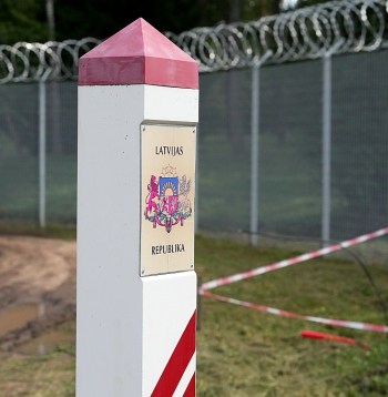 Latvijas Iekšlietu ministrija turpinot uzstāt, lai Eiropas institūcijas aprēķinos ņem vērā arī Latvijas faktisko ieguldījumu "četru gadu cīņā ar migrantu instrumentalizāciju uz Eiropas Savienības ārējās austrumu robežas, tās izbūvi".