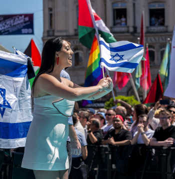 Izraēlas dziedātāja Juvala Rafaela. Izraēlas dziedātāja Juvala Rafaela.