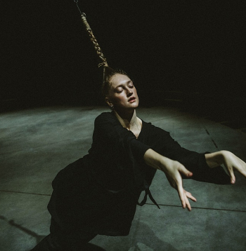 Alise Madara Bokaldere: "Man ar šo izrādi radās vēlme pacelt cepurīti visu priekšā, kas nākuši pirms manis, kas darbojušies līdzās man un kas vēl tikai ienāk un ienāks šajā vidē."