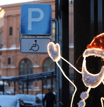 Latvijā no visiem iedzīvotājiem 12% cilvēku ir noteikta invaliditāte. Nosacījumi, pēc kādiem personām nosaka invaliditāti, Eiropas Savienības dalībvalstīs ļoti atšķiroties. Latvijā no visiem iedzīvotājiem 12% cilvēku ir noteikta invaliditāte. Nosacījumi, pēc kādiem personām nosaka invaliditāti, Eiropas Savienības dalībvalstīs ļoti atšķiroties.