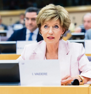 Inese Vaidere pārliecina kolēģus Starptautiskās tirdzniecības komitejas sēdē par to, ka Krievijas gāzes importu nepieciešamas aizliegt bez kavēšanās. Inese Vaidere pārliecina kolēģus Starptautiskās tirdzniecības komitejas sēdē par to, ka Krievijas gāzes importu nepieciešamas aizliegt bez kavēšanās.