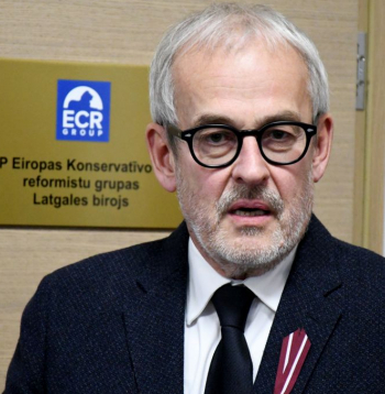 EP Transporta un tūrisma komitejas ziņotājs Roberts Zīle.