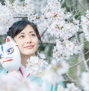 Tāpat bija spēkā ticējums, ka kaķis spēj pieņemt sievietes vai bērna veidolu...