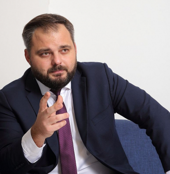 Edmunds Jurēvics: "Ja man jāsalīdzina, tad pašreizējā koalīcijā "Jaunā Vienotība" no savas programmas spēja izdarīt daudz vairāk nekā iepriekšējā koalīcijā ar Nacionālo apvienību un "Apvienoto sarakstu"."