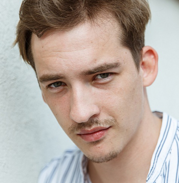 Artis Jančevskis: "Jau no agras bērnības baidījos iestrēgt tādā kā ritenī – no rutinētām lietām, tāpēc visu laiku mēģinu meklēt kādas jaunas iespējas, sevi gluži vai izsist ārā no riņķa vienveidības."