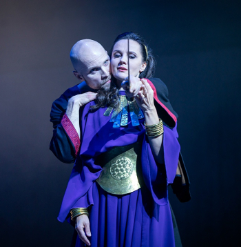 Skats no Tallinas "Linnateater" izrādes "Ifigenija. Agamemnons. Elektra".