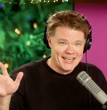 Toms Grēviņš, radio un TV raidījumu vadītājs, dīdžejs.