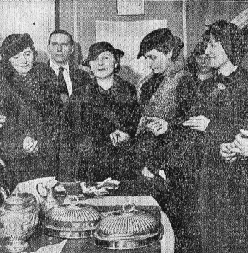 Latvijas itālieši nodod vērtslietas Itālijas sūtniecībā Rīgā.