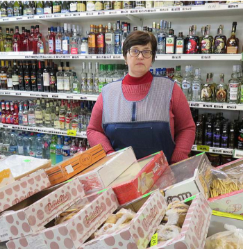 Medumu pagastā mitinās nepilns tūkstotis iedzīvotāju, un ciemā ir divi veikali. Veikalu tīkla "Aibe" pārdevēja Inese Surmoviča sūrojas, ka pircēju kļūstot arvien mazāk. Bet uz Medumiem pēc grādīgā braucot arī no desmit kilometru attālās Zarasu pilsētas Lietuvā.