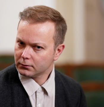 Sabiedrisko elektronisko plašsaziņas līdzekļu padomes locekļa amata kandidāts, sociālo zinātņu pētnieks Andris Saulītis Saeimas sēdes laikā, kurā lems par viņa apstiprināšanu amatā.