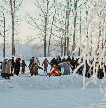 Uguns ziemas saulgriežos simbolizē spēku un aizsardzību pret tumsu.