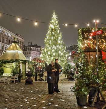 Ziemassvētku tirdziņš Rīgā Doma laukumā būs atvērts līdz 4. janvārim.