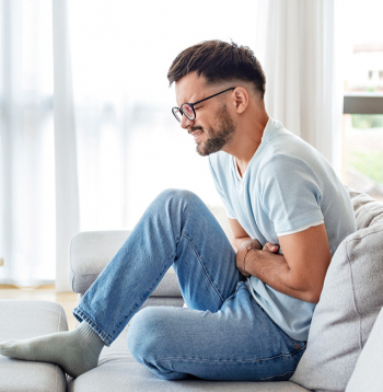 Tipiskā apendicīta gadījumā sāpes parādās un attīstās 48 stundu laikā.