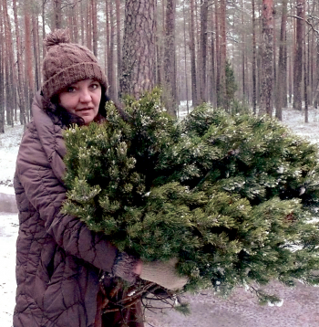 Pati skaistā skujkoku dārza saimniece Irēna Rožkalna ziemīgās noskaņās.