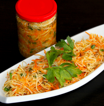 Burkānu un seleriju salāti.