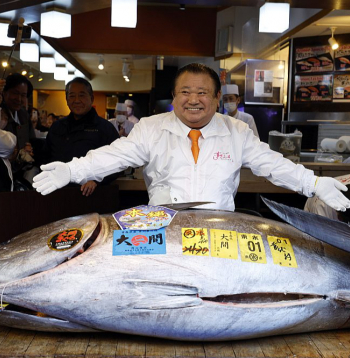 Suši ēdinātavu ķēdes "Sushi-Zanmai" vadītājs Kijoši Kimura.