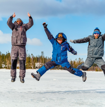 Lai bieza ledus kārta zem kājām un skaists zivju bariņš virs ledus!