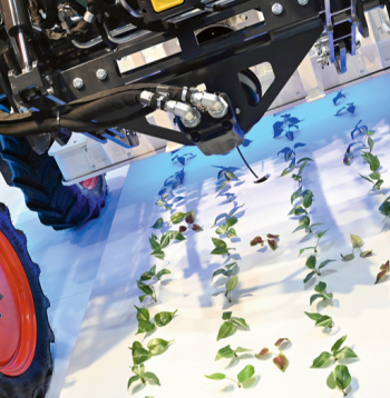 Augu aizsardzības tehnoloģiju galvenais mērķis ir lietot arvien mazāk augu aizsardzības līdzekļu, lietot tos vēl precīzāk, efektīvāk un videi draudzīgāk, vienlaikus saglabājot tādu pašu bioloģisko efektu un labu ražu.