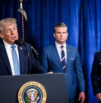 Donalds Tramps un Pīts Hegsets.