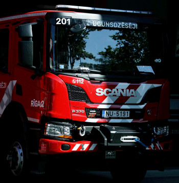 Valsts ugunsdzēsības un glābšanas dienesta (VUGD) automašīna.
Valsts ugunsdzēsības un glābšanas dienesta (VUGD) automašīna.