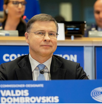 Eiropas Komisijas komisārs ekonomikas un produktivitātes jautājumos Valdis Dombrovskis: "Eiropas Savienība ir atgriezusies pie pirktspējas un reālo algu pieauguma. Pirms dažiem gadiem tas tā nebija, jo tolaik algas netika līdzi augstajai inflācijai."