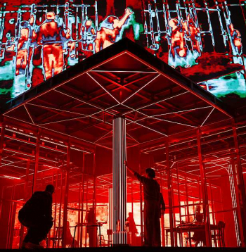 Skats no Dailes teātra visu laiku dārgākā iestudējuma – Lukaša Tvarkovska izrādes "Orākuls".