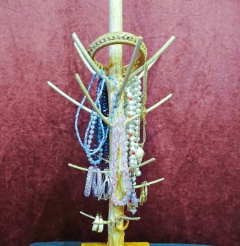 Statīvs rotaslietām.