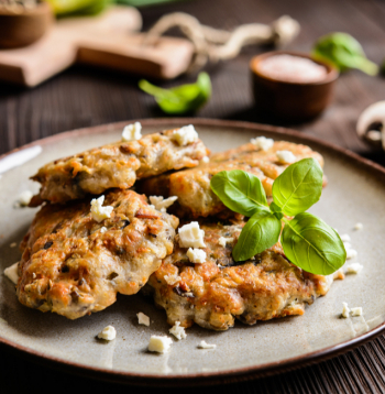 Zirņu miltu pankūkas ar sēņu pildījumu.