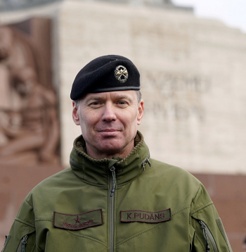 Kaspars Pudāns: "Tagad domāju – cik daudzi cilvēki tajās dienās pirms 35 gadiem atradās barikādēs, meklēju atbildi – vai mēs, bruņotie spēki, tagad varētu tādu cilvēku daudzumu dabūt savā atbalstā, savā rīcībā?"