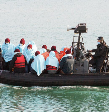 2025. gadā Lielbritānijā no Francijas gumijas laivās ir ieradušies 41 472 migranti, kas ir otrs lielākais skaits vēsturē. Pirmajā vietā ir 2022. gads, kad ieradās 45 774 migranti.