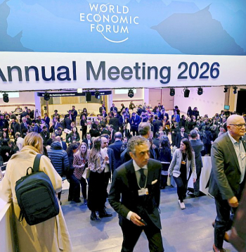 Pasaules Ekonomikas forumā Davosā, Šveicē šogad pārstāvētas vairāk nekā 130 valstis, taču ASV prezidenta Donalda Trampa pēdējā laika darbības likušas mainīt agrāk plānoto dienaskārtību.