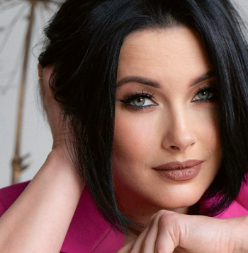 Dziedātāja un dziesmu autore Antra Stafecka.