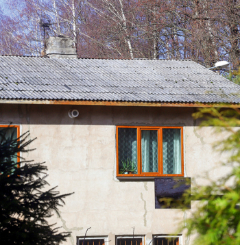 Lai gan šīferis kā jumta seguma materiāls nav slikts, pagājušajā gadsimtā, to ražojot un uzstādot, neviens neaizdomājās, kas ar šo materiālu notiks, kad būs nokalpojis.